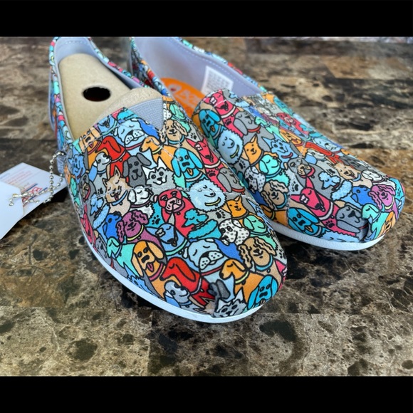 NEW Skechers Women's BOBS Plush Woof Party shoes - Picture 3 of 15
